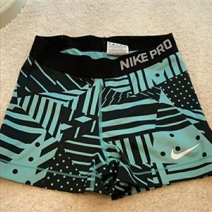 Women’s small Nike pro shorts